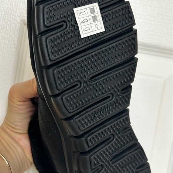 Skechers water repellent boots size 9 - Picture 4 of 7